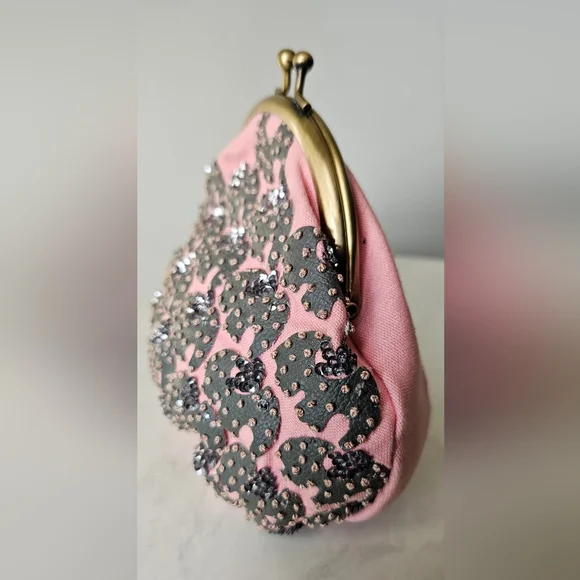 ANTHROPOLOGIE IPA-NIMA Elephant 

Kiss Lock Women's Beaded Pink Clutch Wallet - Picture 10 of 14